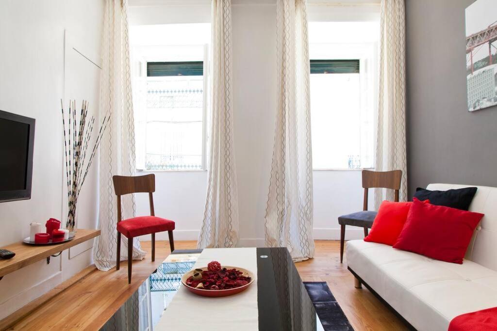 Lisbon Sant'Anna Apartments Bagian luar foto