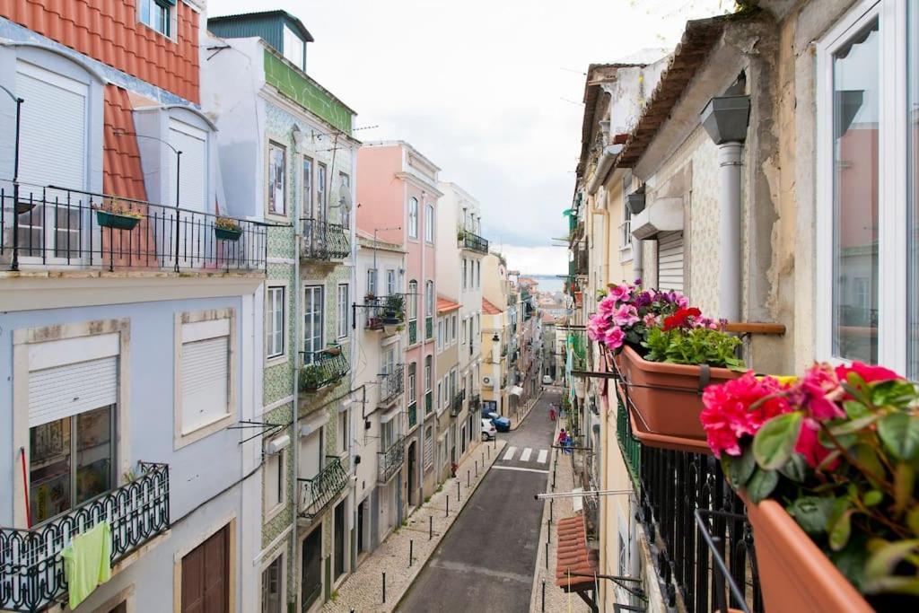 Lisbon Sant'Anna Apartments Bagian luar foto