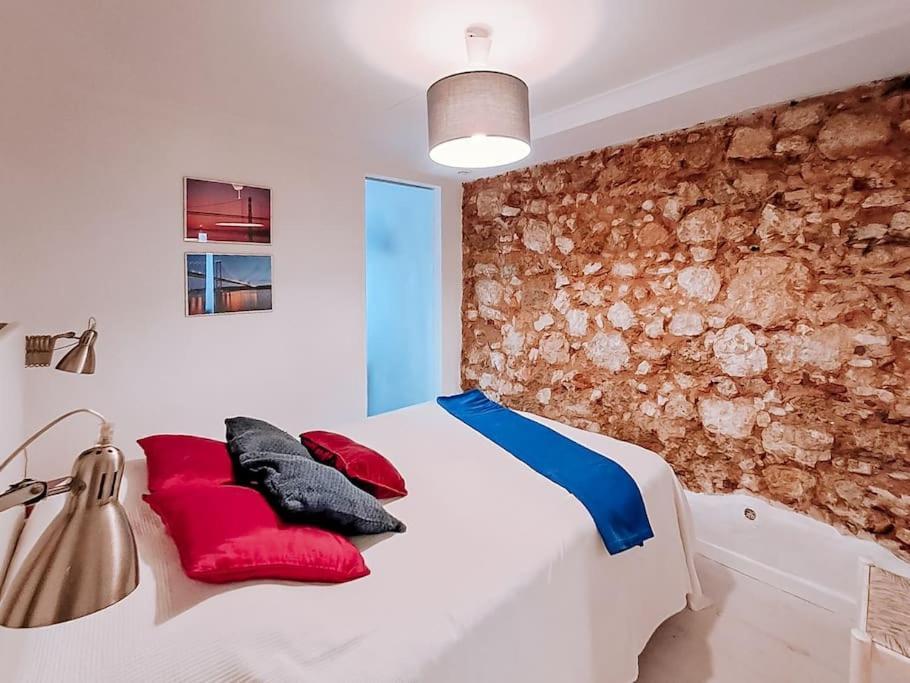 Lisbon Sant'Anna Apartments Bagian luar foto
