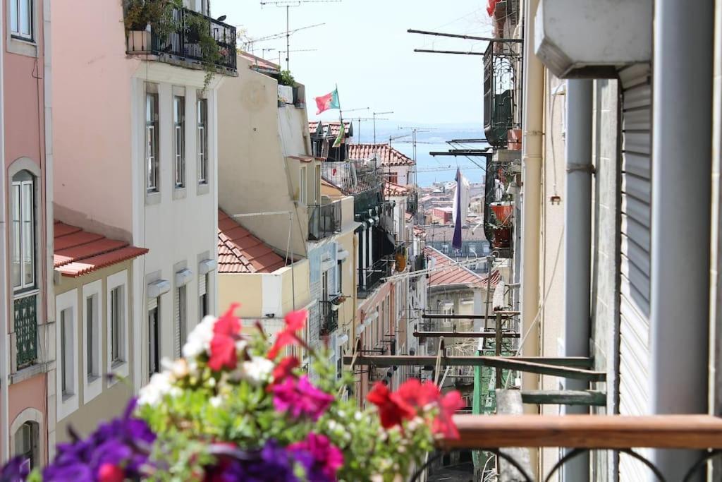 Lisbon Sant'Anna Apartments Bagian luar foto